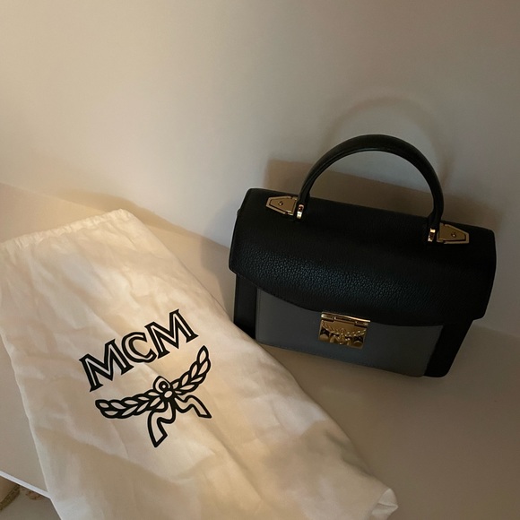 Tracy Shoulder Bag in Leather - Picture 7 of 7